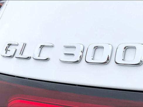 Used 2025 Mercedes-Benz GLC 300 4MATIC image 7