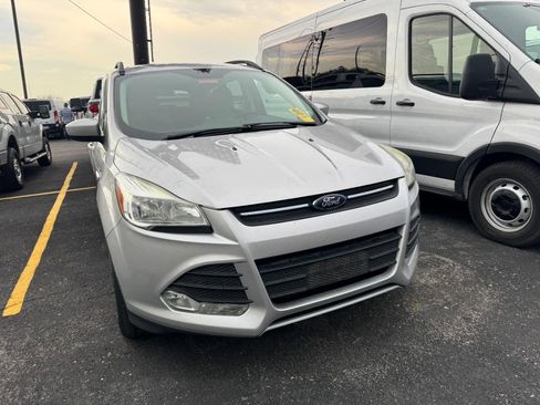 Used 2015 Ford Escape SE w/ Equipment Group 201A image 8