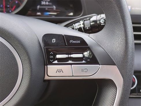 Used 2022 Hyundai Elantra SEL image 23