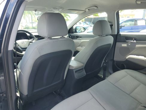 Used 2017 Hyundai Elantra SE image 24
