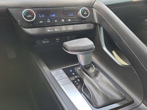 Used 2024 Hyundai Elantra SEL FWD image 17