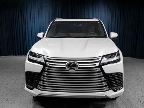 Used 2026 Lexus LX 600 4WD w/ Accessory Package (2T) image 2