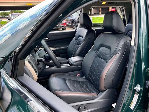 Used 2023 Nissan Pathfinder Platinum w/ Lighting Package (N93) image 7