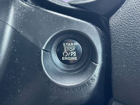 Used 2017 Jeep Renegade Latitude AWD/4WD image 22