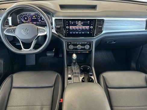 Used 2022 Volkswagen Atlas Cross Sport SE w/ Panoramic Sunroof Package FWD image 16