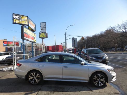 Used 2020 Volkswagen Passat 2.0T SEL image 9