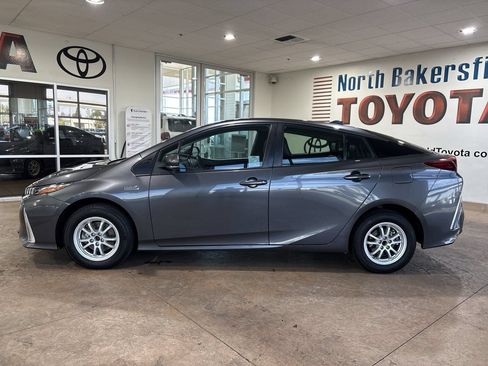 Used 2021 Toyota Prius Prime XLE w/ Carpet Mat Package (TMS) FWD image 7