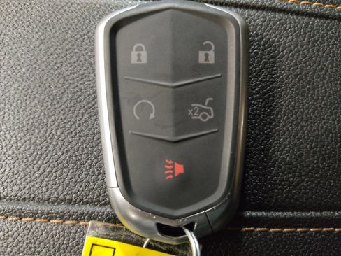 Used 2020 Chevrolet Traverse LT FWD image 32