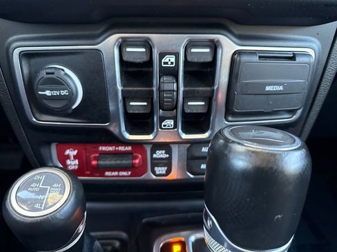 Used 2024 Jeep Wrangler Unlimited Rubicon image 28