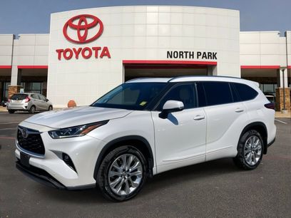 Used 2023 Toyota Highlander Limited