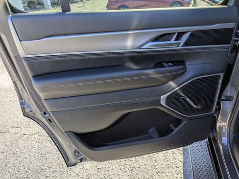 New 2026 Jeep Grand Wagoneer 2WD w/ Premium Group I image 25