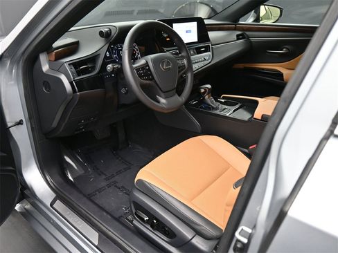 Used 2024 Lexus ES 350 w/ Premium Package image 2