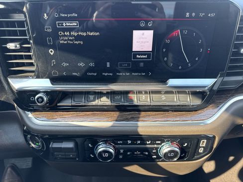 Used 2025 GMC Sierra 2500 SLE image 16