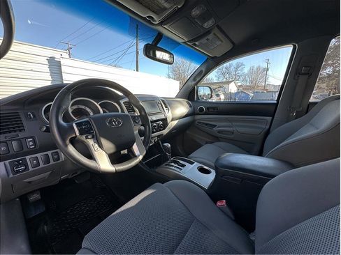 Used 2014 Toyota Tacoma 4x4 Double Cab image 2
