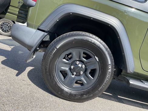 Used 2022 Jeep Wrangler Sport AWD/4WD image 12