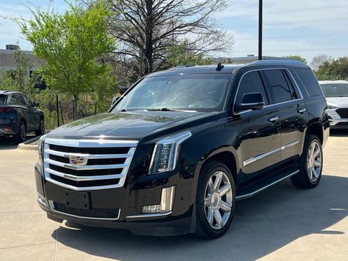Used 2018 Cadillac Escalade Luxury image 5