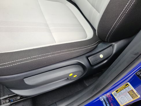 Used 2025 Hyundai Venue SEL FWD image 12