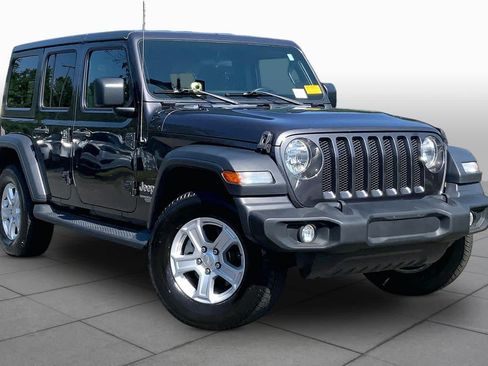 Used 2018 Jeep Wrangler Unlimited Sport S AWD/4WD image 3