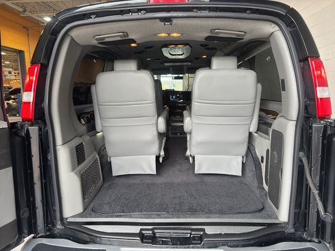 Used 2023 GMC Savana 2500 RWD image 30