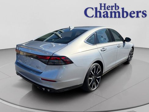 Used 2025 Honda Accord Touring image 5