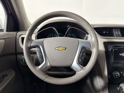 Used 2017 Chevrolet Traverse LT FWD image 9