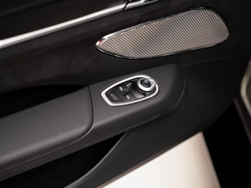 Used 2025 Aston Martin V8 Vantage Coupe RWD image 53