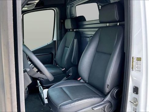 Used 2025 Mercedes-Benz Sprinter 2500 image 11