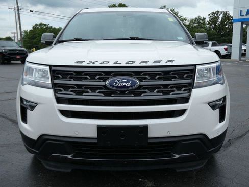 Used 2018 Ford Explorer XLT w/ Equipment Group 202A FWD image 9