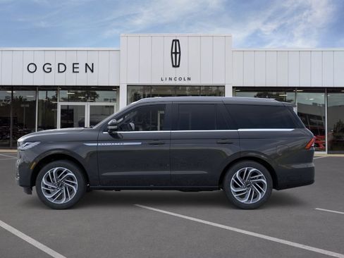 New 2026 Lincoln Navigator Reserve AWD/4WD image 3
