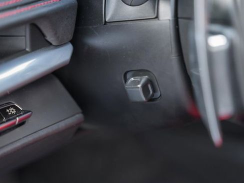 Used 2022 Chevrolet Corvette Stingray Premium Conv w/ Z51 Performance Package image 46