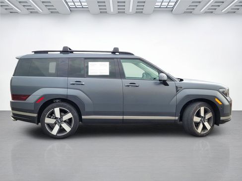 Used 2025 Hyundai Santa Fe Limited image 3