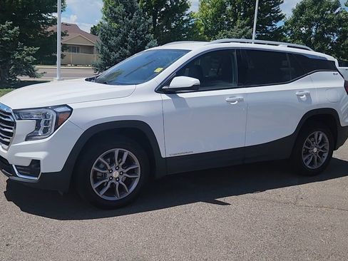 Used 2024 GMC Terrain SLT AWD/4WD image 3