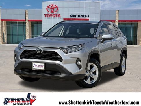 Used 2021 Toyota RAV4 XLE FWD image 1