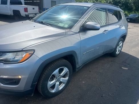 Used 2019 Jeep Compass Latitude AWD/4WD image 3