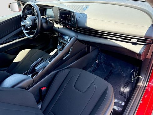 Used 2025 Hyundai Elantra Sport image 13