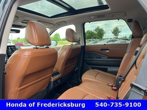 Used 2024 Nissan Pathfinder Platinum w/ Cargo Package AWD/4WD image 27