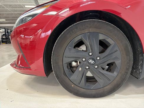 Used 2023 Hyundai Elantra SEL image 11