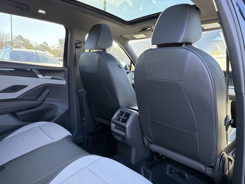 New 2026 Volkswagen Tiguan SE R-Line image 18