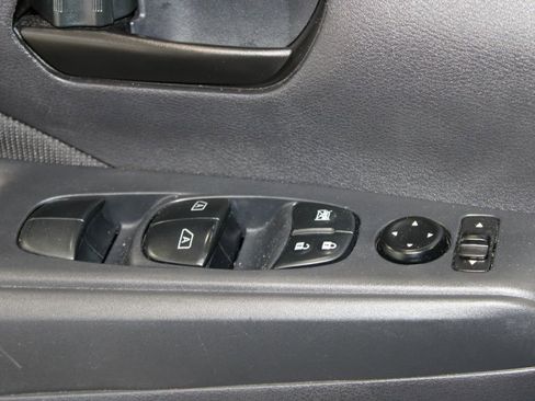 Used 2023 Nissan Kicks S image 35