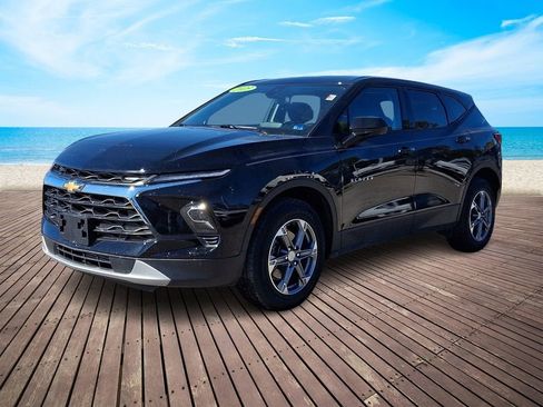 Certified 2025 Chevrolet Blazer LT FWD image 3