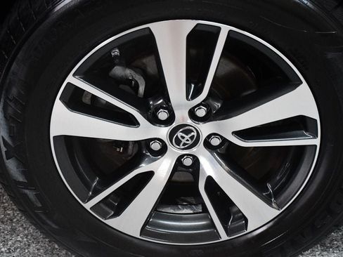 Used 2017 Toyota RAV4 XLE FWD image 18
