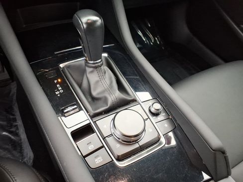 Used 2019 MAZDA MAZDA3 Sedan w/ Preferred Package image 10