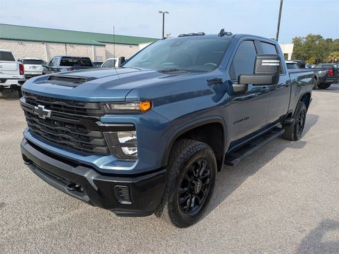 Used 2025 Chevrolet Silverado 2500 Custom w/ Custom Convenience Package image 8