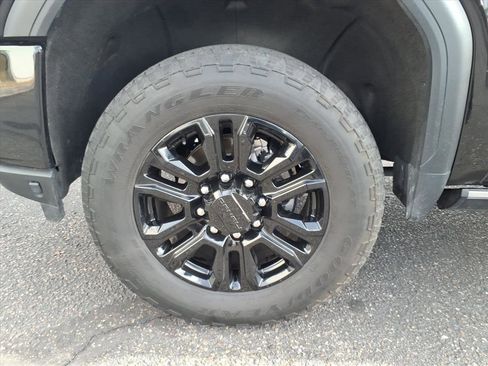 Used 2023 GMC Sierra 2500 Denali w/ Denali Black Diamond Edition image 9