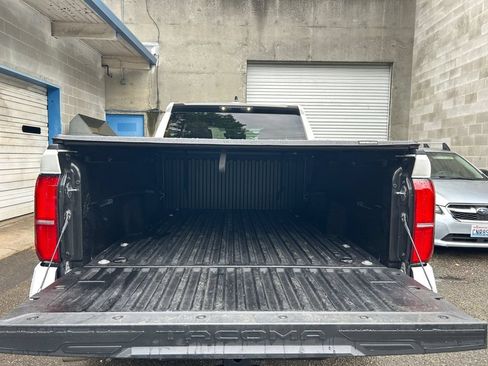 Used 2024 Toyota Tacoma SR5 AWD/4WD image 22