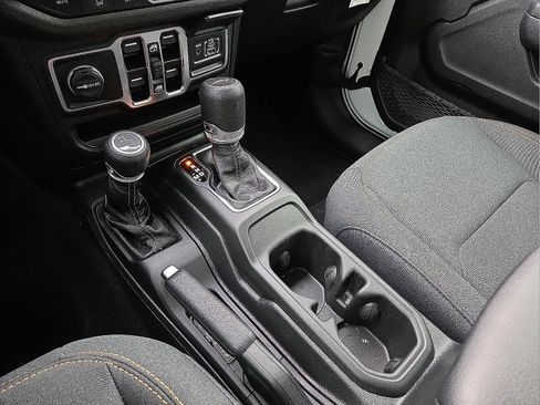 New 2025 Jeep Gladiator Sport image 25