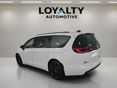 Used 2025 Chrysler Pacifica Limited