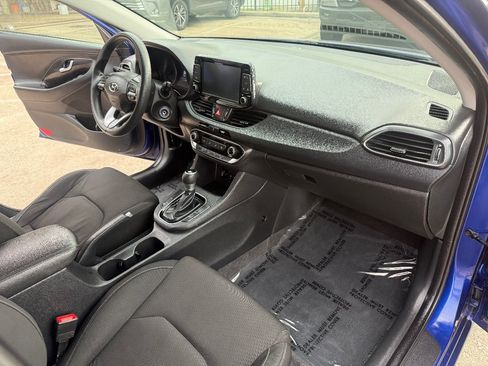 Used 2019 Hyundai Elantra GT FWD image 14
