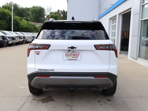 New 2026 Chevrolet Equinox LT w/ Convenience Package II AWD/4WD image 9