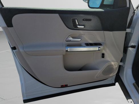 Certified 2025 Mercedes-Benz GLB 250 image 19